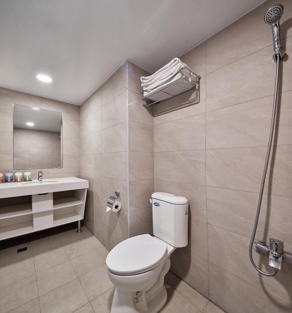 העיר העתיקה הנגצ'ון Kenting City Gate Hotel מראה חיצוני תמונה